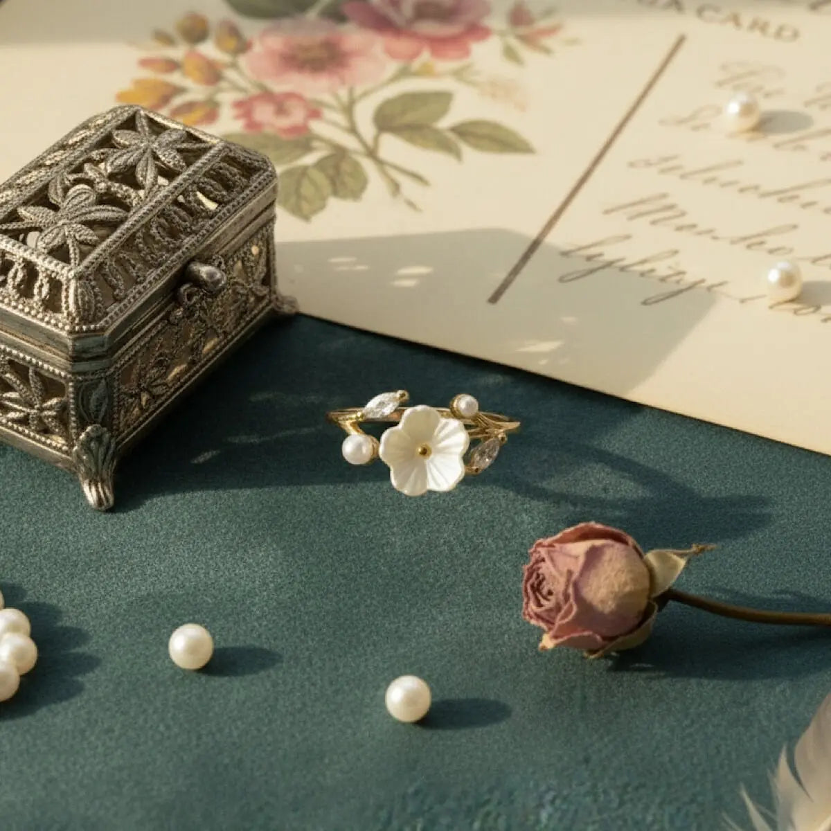 İnci Detaylı Beyaz Çiçek Vintage Yüzük Vintage Aksesuar