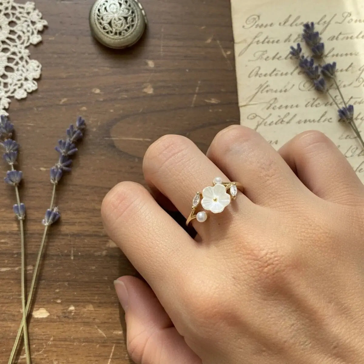 İnci Detaylı Beyaz Çiçek Vintage Yüzük Vintage Aksesuar