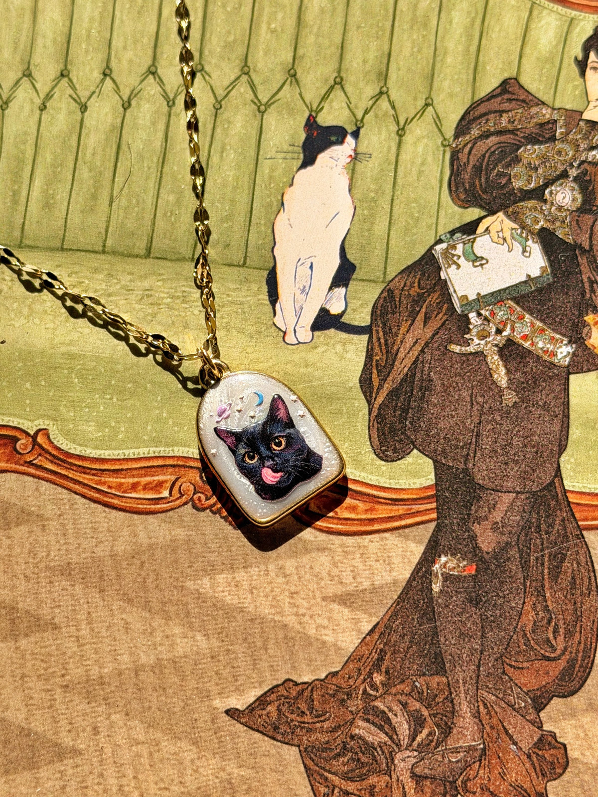 Kedi figürlü ay ve yıldız detaylı çelik kadın kolye vintage konseptte