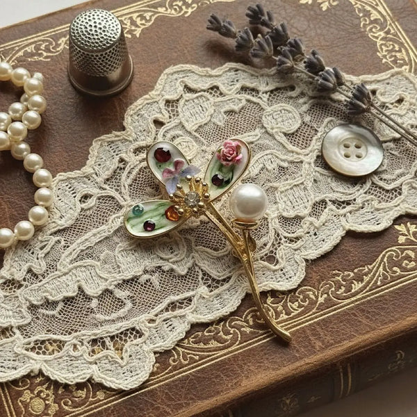 Kelebek Detaylı Çiçek Broş Vintage Aksesuar