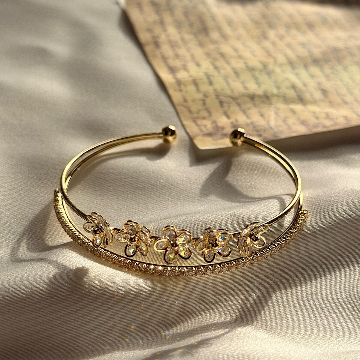 Vintage Zarif Çiçek Figürlü Halka Bileklik