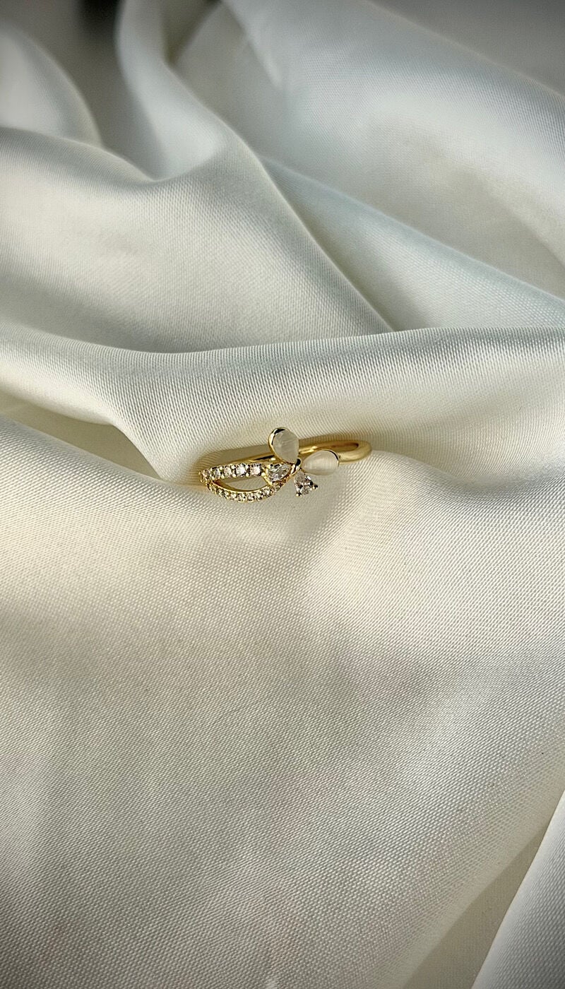 Minimal Fiyonk Detaylı Zirkon Taşlı Vintage Yüzük