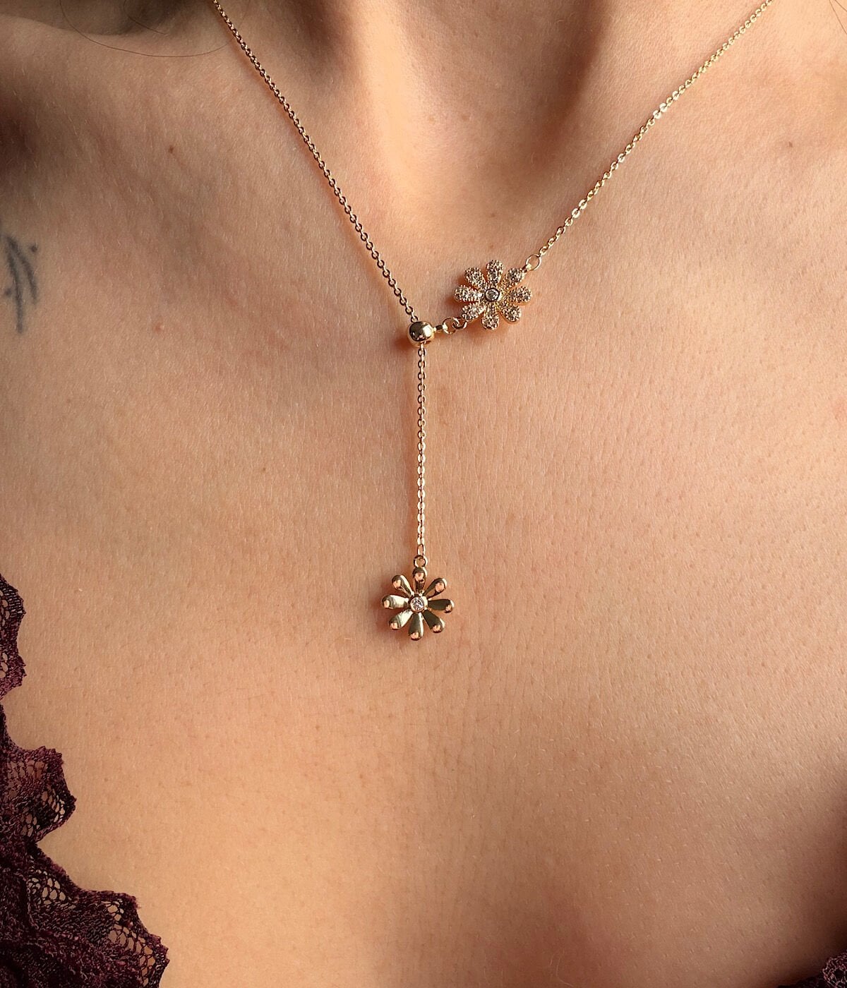 Minimal Papatya Tasarımlı Zirkon Taşlı Kadın Kolye