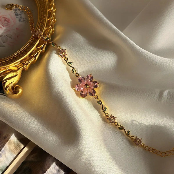 Pembe çiçek ve yeşil yaprak detaylı bileklik, 8'li kadın takı setinin bileklik parçası