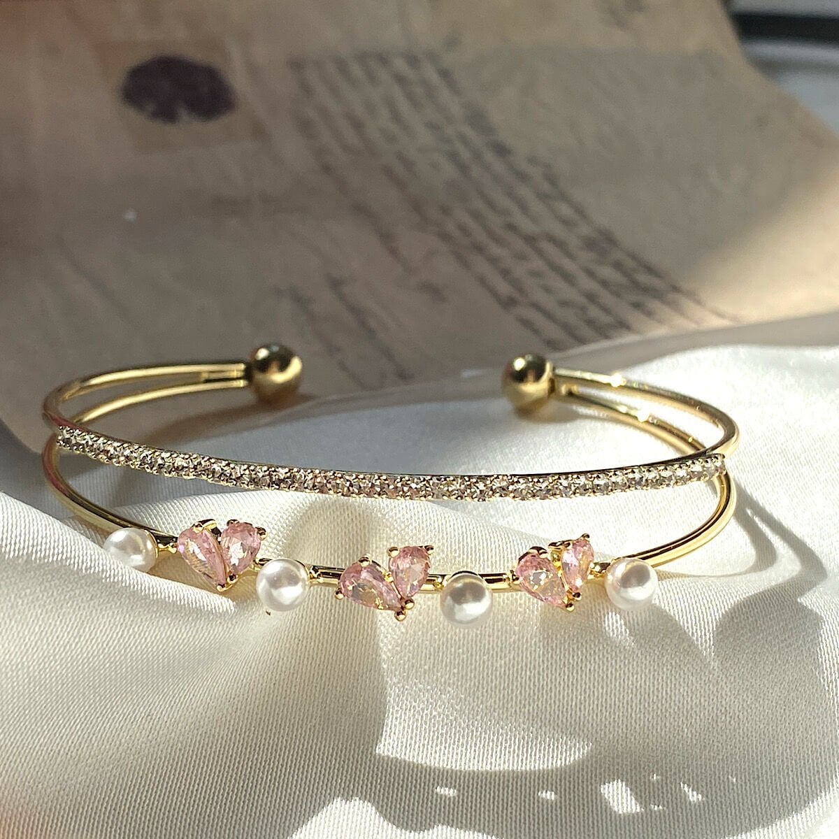 Pembe Kalp ve İnci Figürlü Halka Bileklik