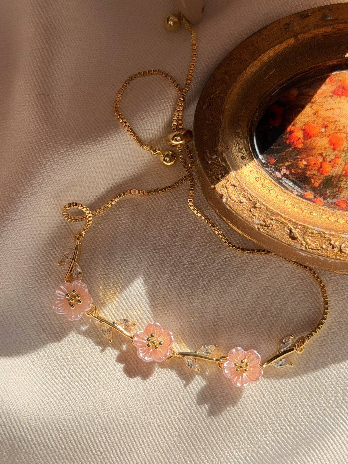 Pembe sedef çiçekli ayarlanabilir bileklik gold dal ve yaprak detaylarıyla