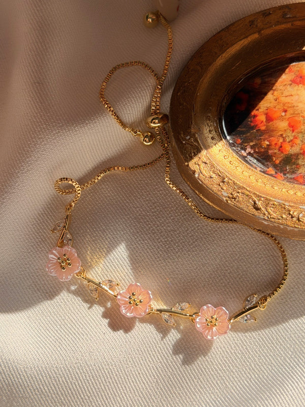 Pembe sedef çiçekli ayarlanabilir bileklik gold dal ve yaprak detaylarıyla