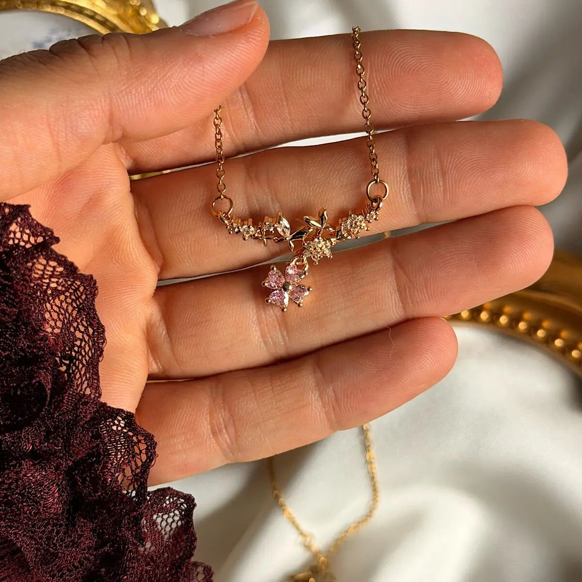 Peri Çiçeği Tasarım Çelik Kolye Vintage Aksesuar