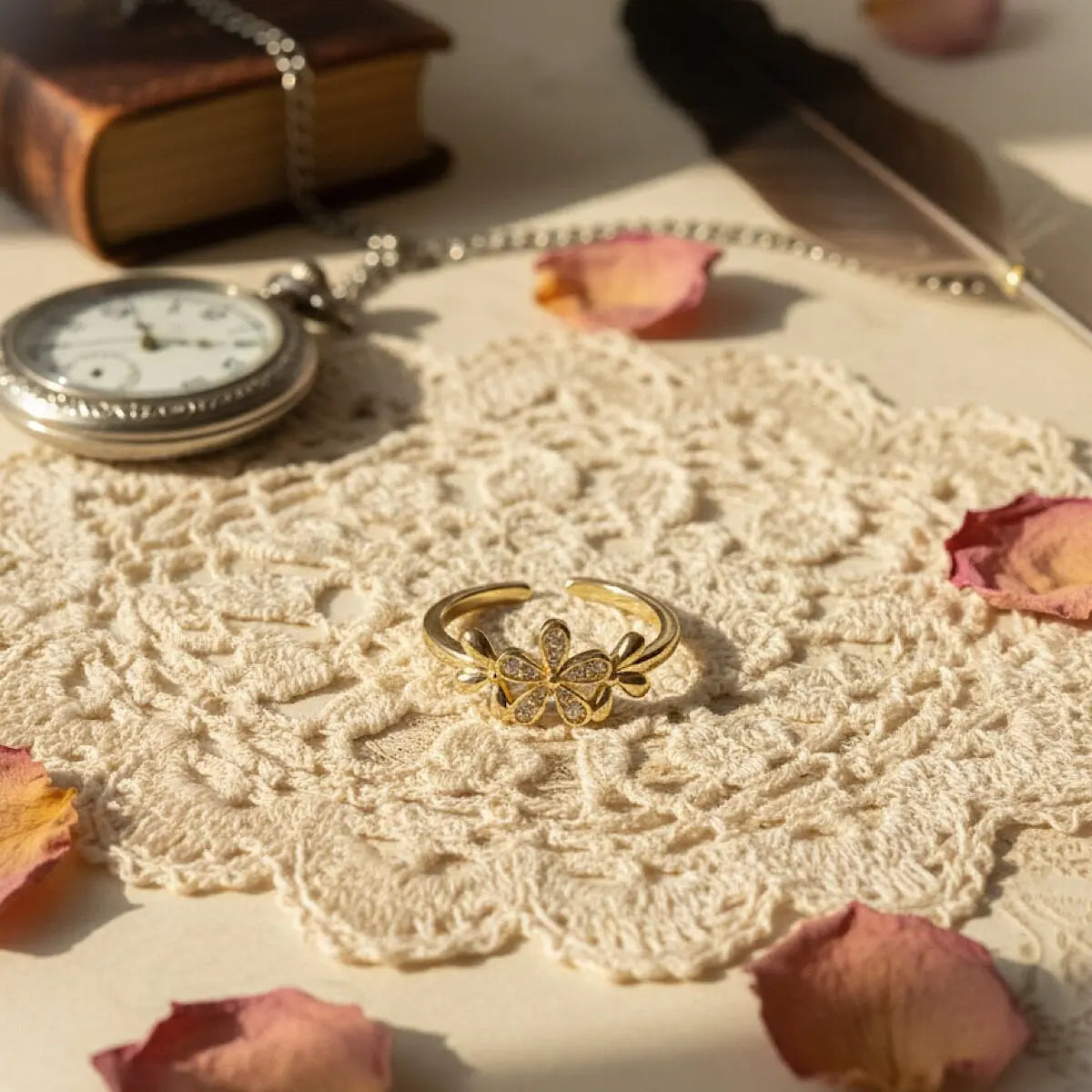 Taş Detaylı Çiçek Figürlü Tasarım Yüzük Vintage Aksesuar