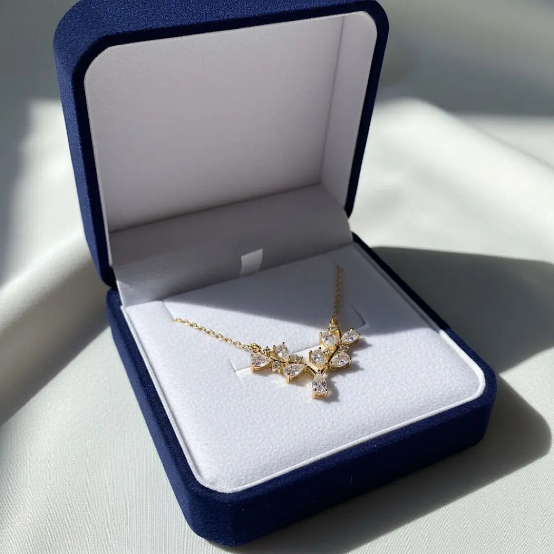 Taşlı Yaprak Tasarım Gold Çelik Kolye