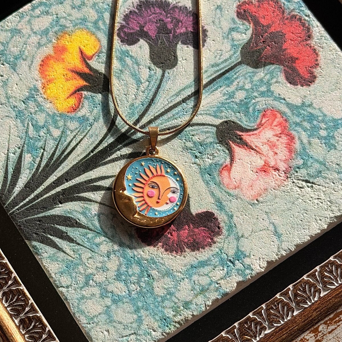 Vintage Ay ve Güneş Renkli Tasarım Çelik Kolye