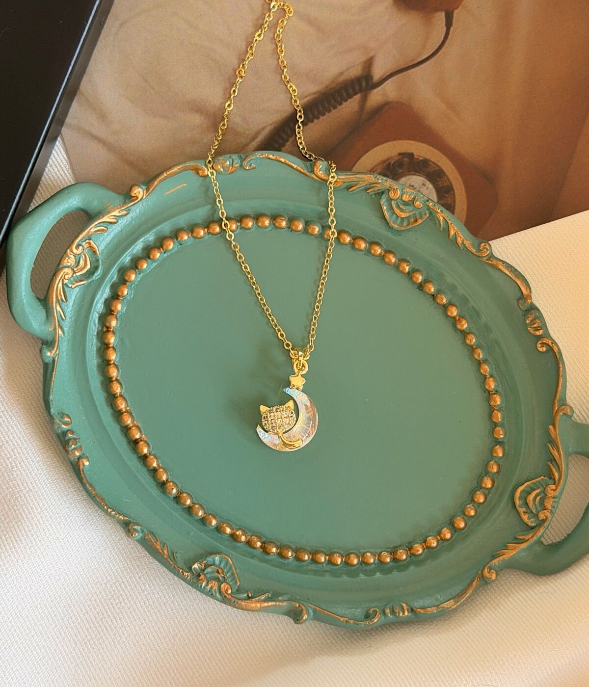 Vintage Ay ve Kedi Motifli Opal Taşlı Zarif Kadın Kolye