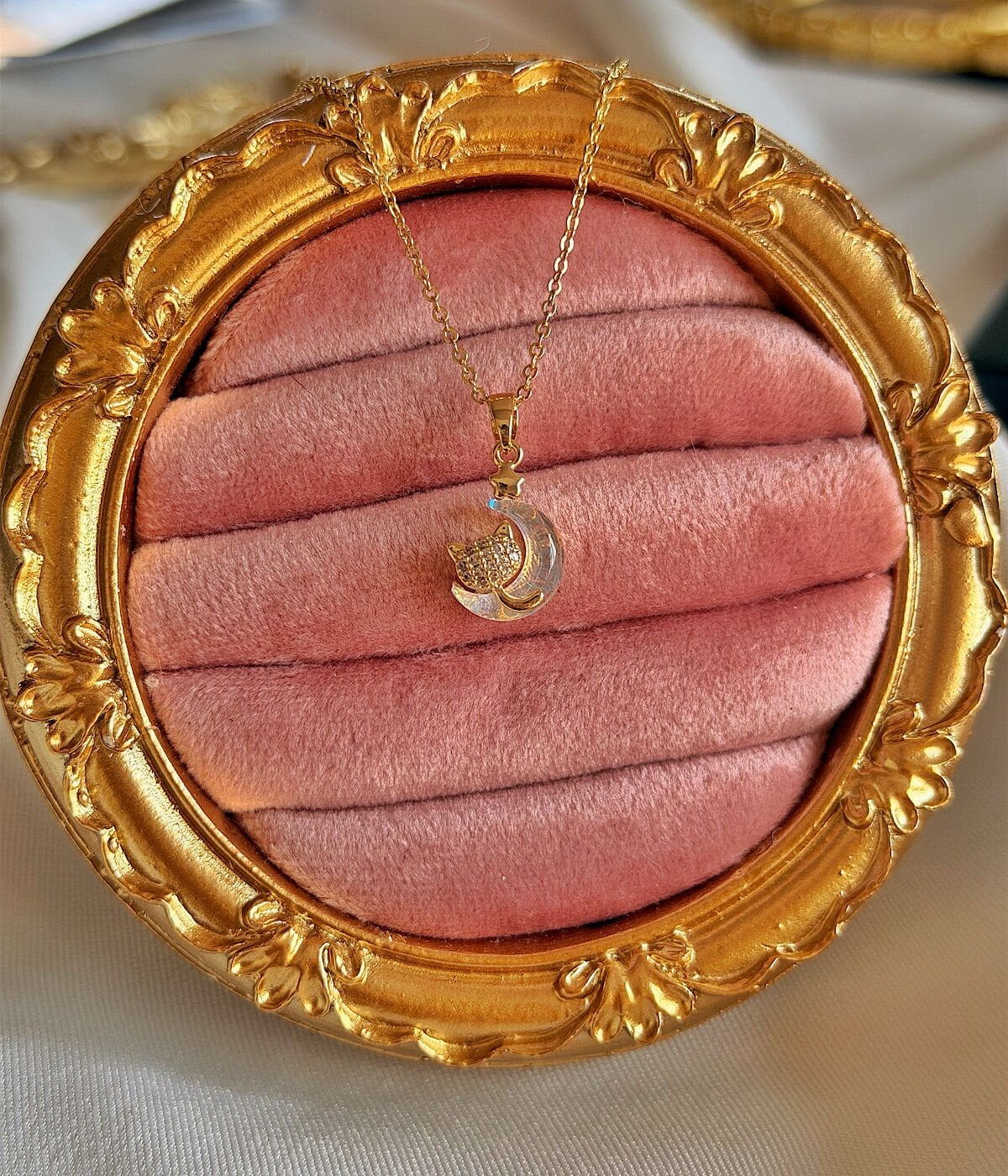 Vintage Ay ve Kedi Motifli Opal Taşlı Zarif Kadın Kolye