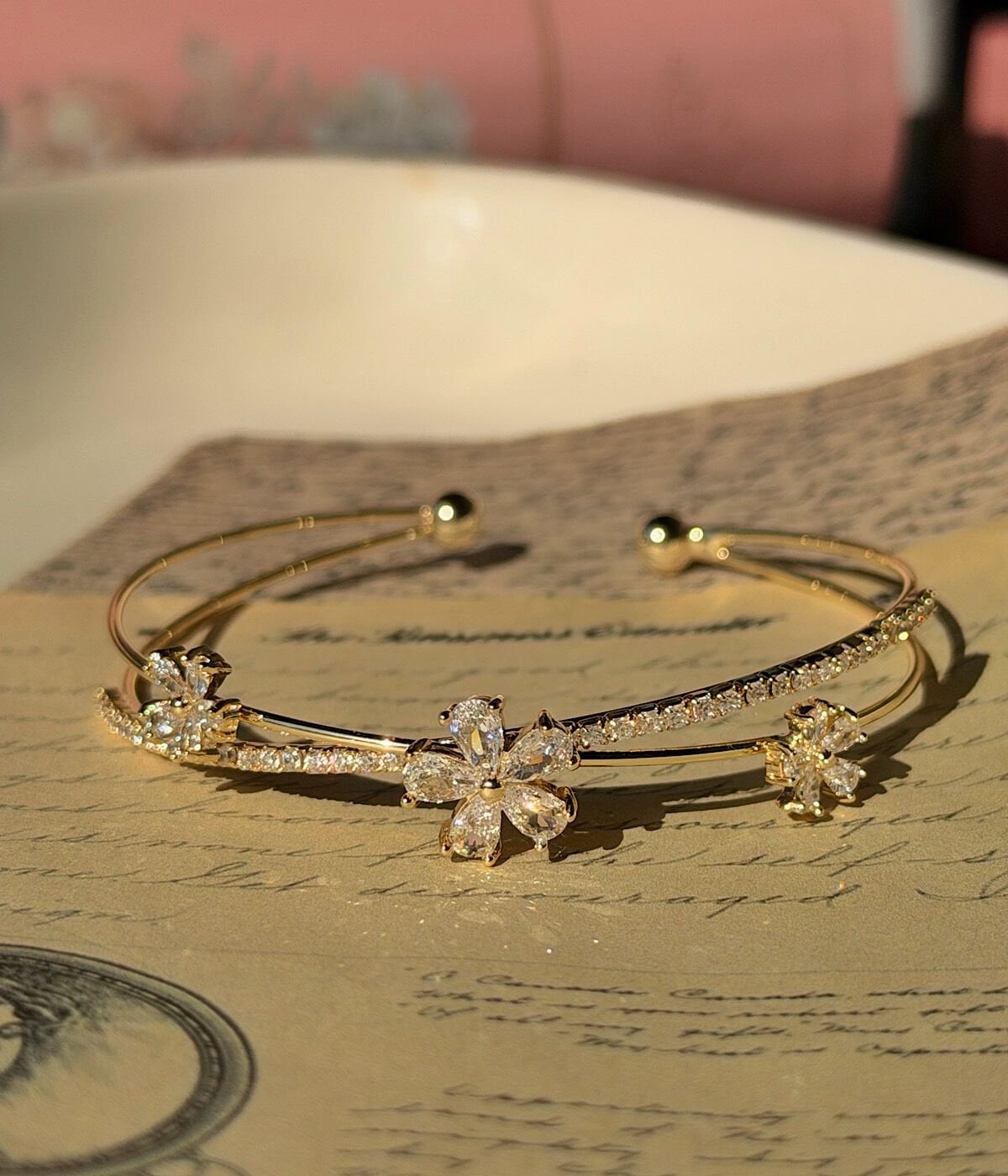 Vintage Çiçek Motifli Altın Renk Zirkon Taşlı Kadın Halka Bileklik