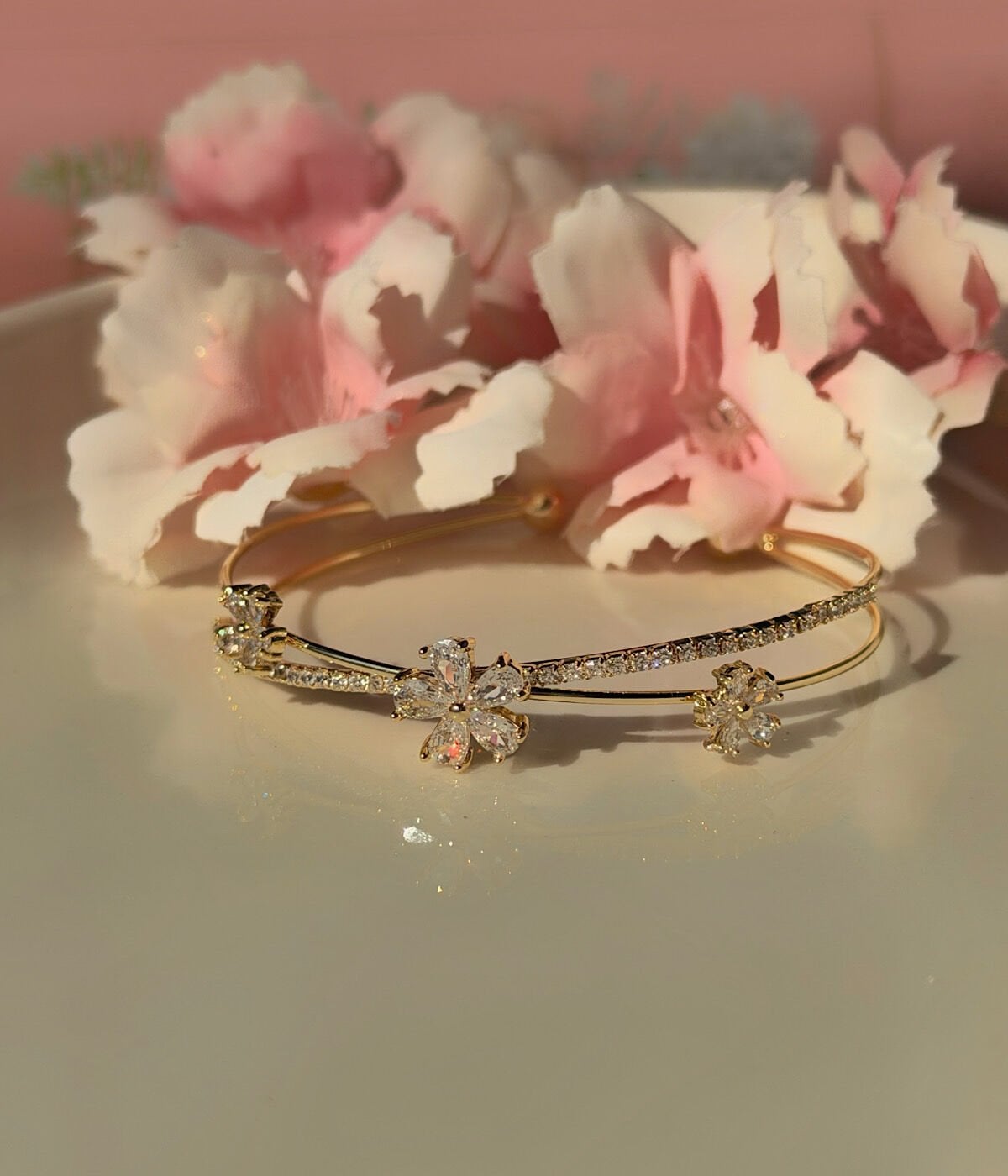 Vintage Çiçek Motifli Altın Renk Zirkon Taşlı Kadın Halka Bileklik