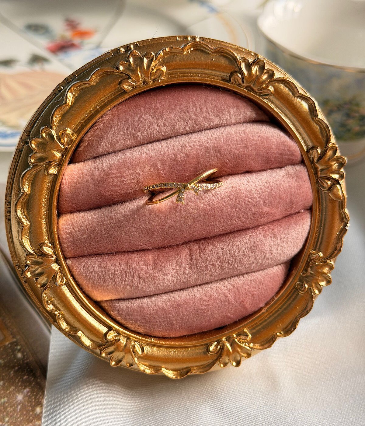 Vintage Fiyonk Tasarımlı Zirkon Taşlı Zarif Kadın Yüzük