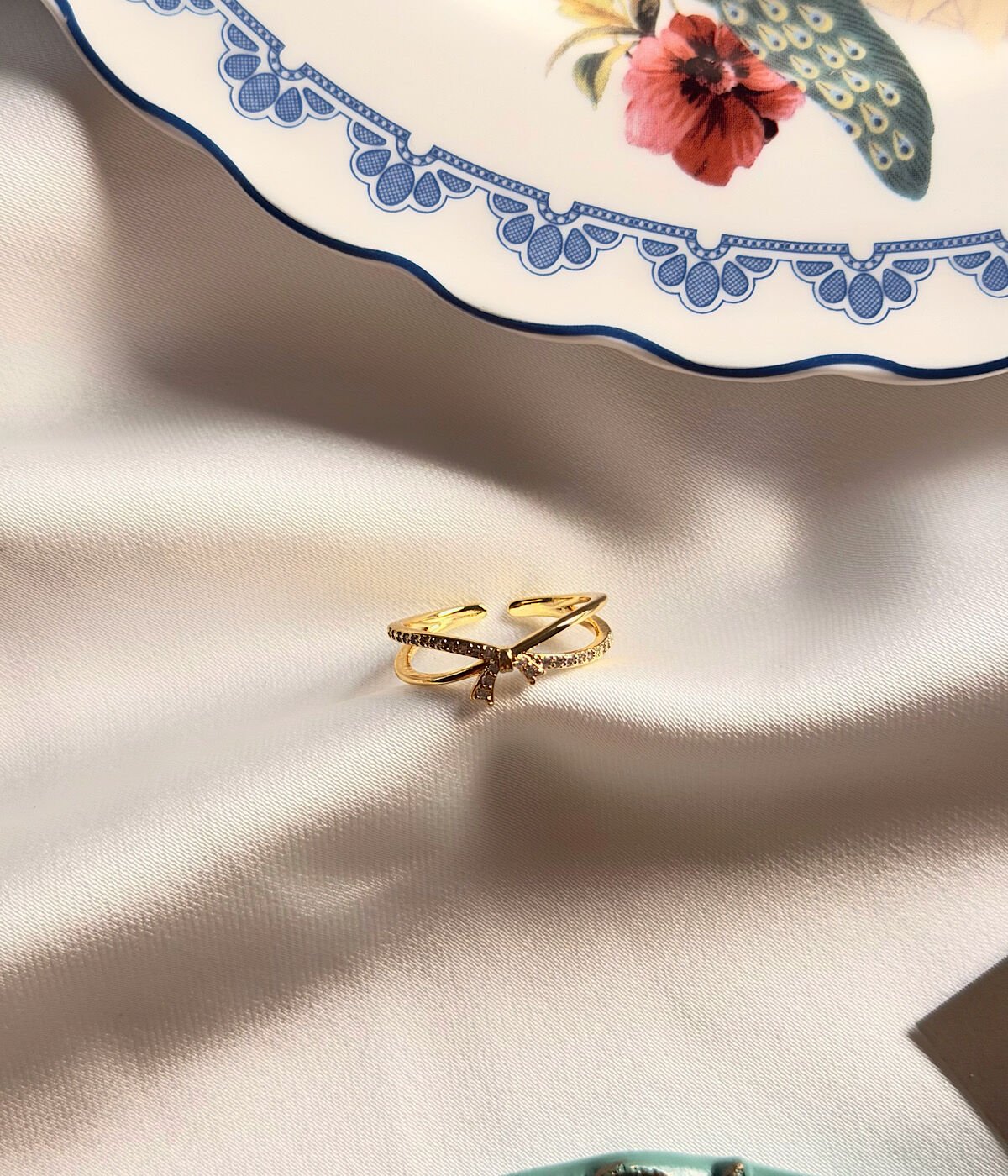 Vintage Fiyonk Tasarımlı Zirkon Taşlı Zarif Kadın Yüzük