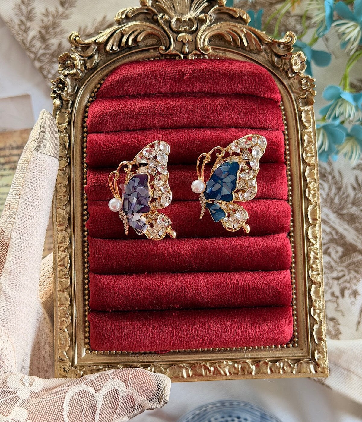 Vintage Kelebek Figürlü Taşlı Kadın Broş