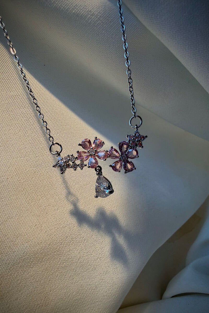 Vintage Pembe Taşlı Çiçek Detaylı Çelik Kolye