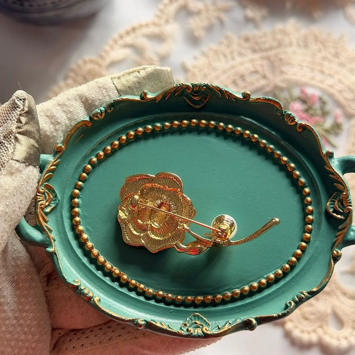 Vintage Siyah Gül Broş