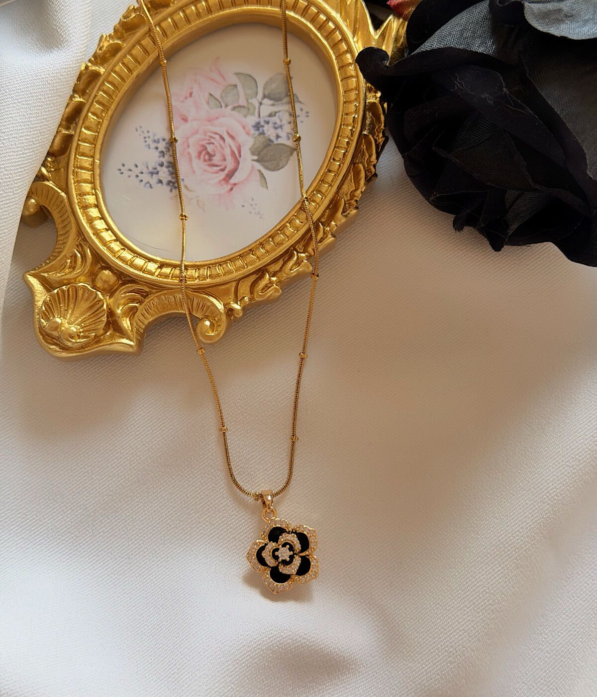 Vintage Siyah Gül Çelik Kolye