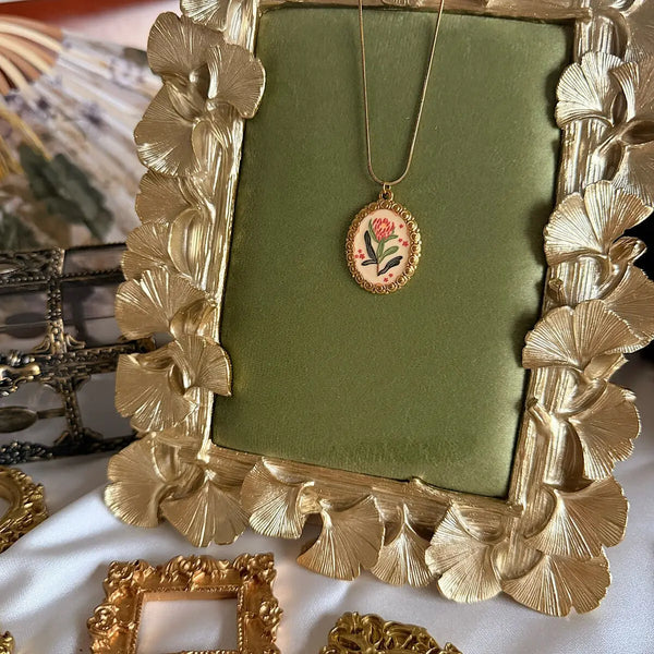 Vintage Zarif Çiçek Figürlü Çelik Kolye Vintage Aksesuar