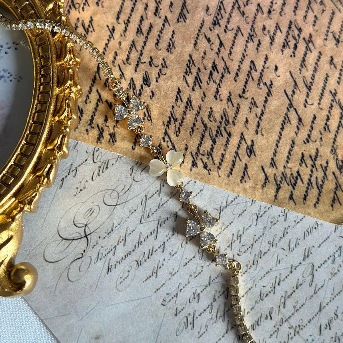 Yonca Figürlü Zirkon Taşlı Vintage Bileklik Vintage Aksesuar