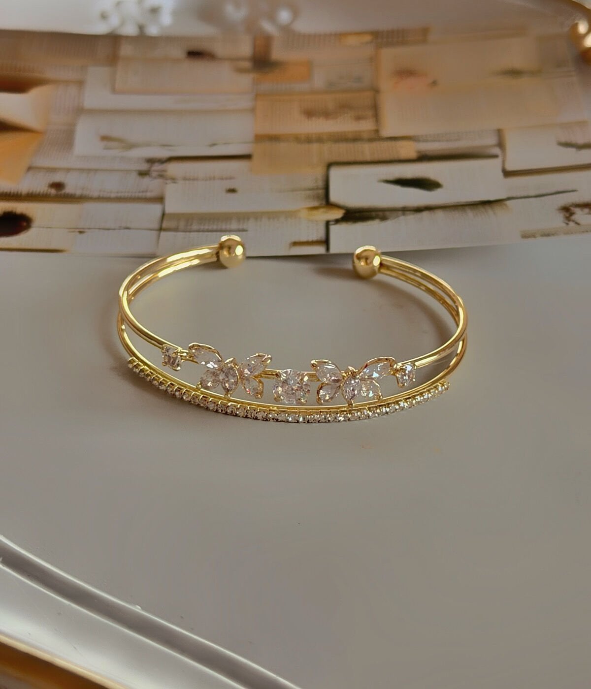 Zirkon Taşlı Kelebek Figürlü Zarif Kadın Bileklik